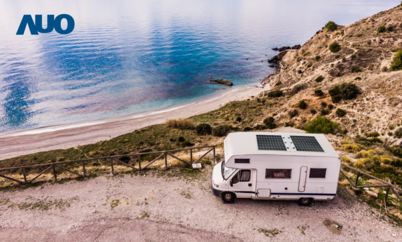 「可撓輕量化太陽光電板SunCurva」使用輕量特殊耐候型複合板取代傳統太陽能板的玻璃前板，不僅降低70%重量，每米平方僅3Kg；具有抗衝擊性能及通過電磁相容性測試，可應用於交通運輸工具，如露營車、遊艇等